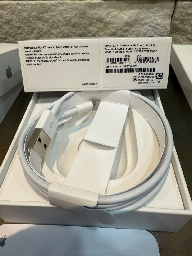 Apple AirPods 第二世代 2台セット 中古品 おまけ付き