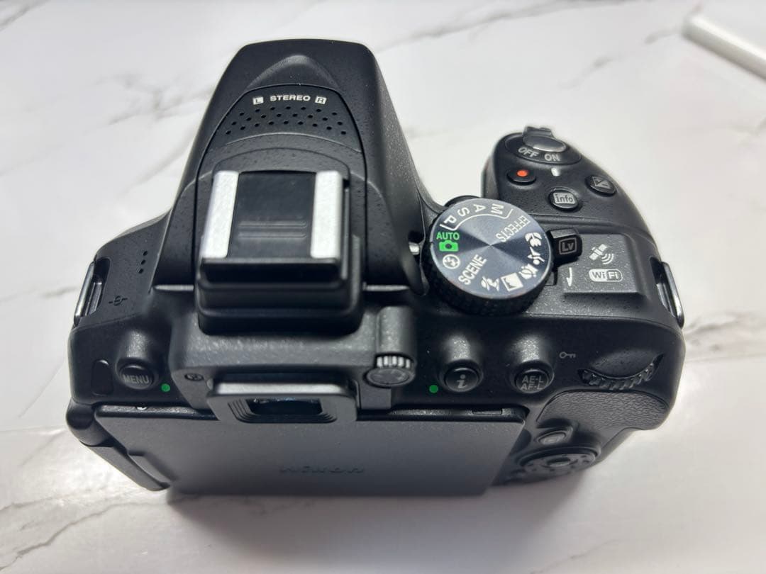 Nikon D5300 デジタル一眼レフ 18-55mmレンズ付き 【ジャンク】