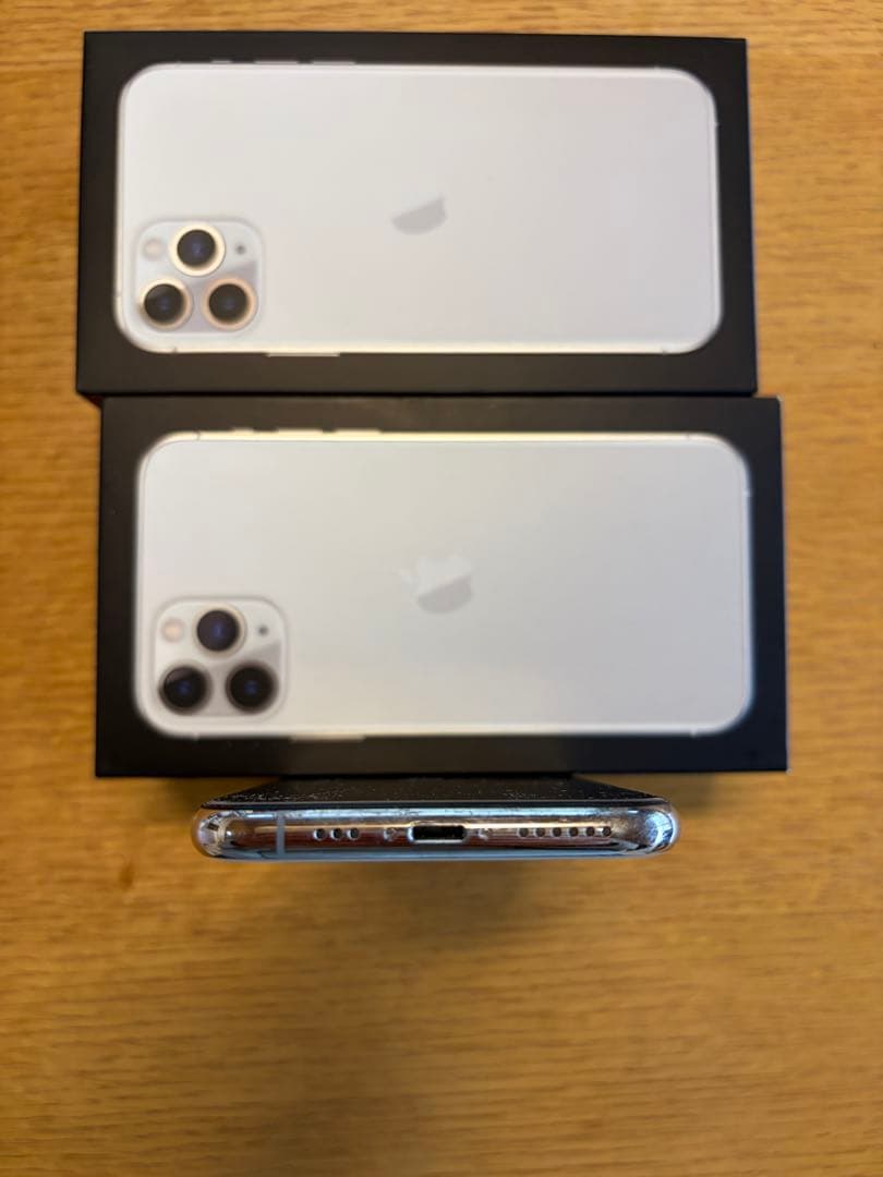 【美品】iPhone11pro 256GB シルバー1台　箱は2箱付き