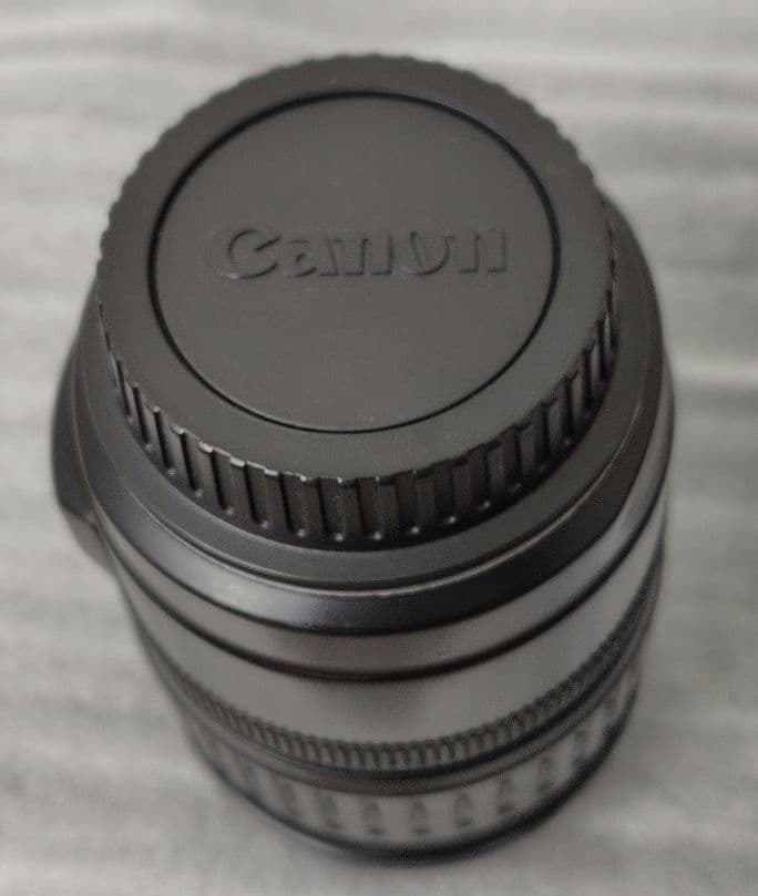 Canon　EF28-135mm F3.5-5.6 IS USM　ズームレンズ