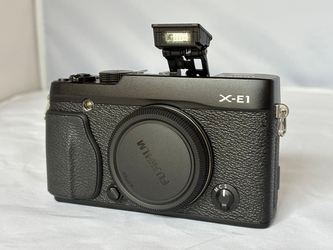 美品 FUJIFILM X-E1 ミラーレスカメラ ボディ 動作確認済み