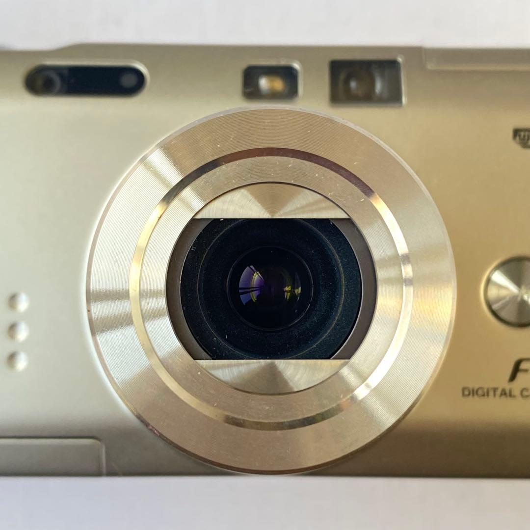 富士フイルム FinePix F710 シルバー デジカメ 中古 動作確認済み