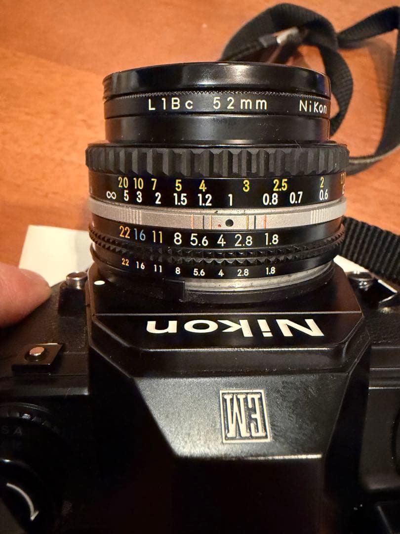 Nikon EM 本体+50mm f1.8 レンズ+L1Bcフィルター&取説付き
