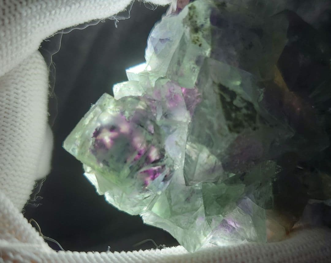 フローライト マルチカラー 虹あり 蛍光 原石 鉱物標本