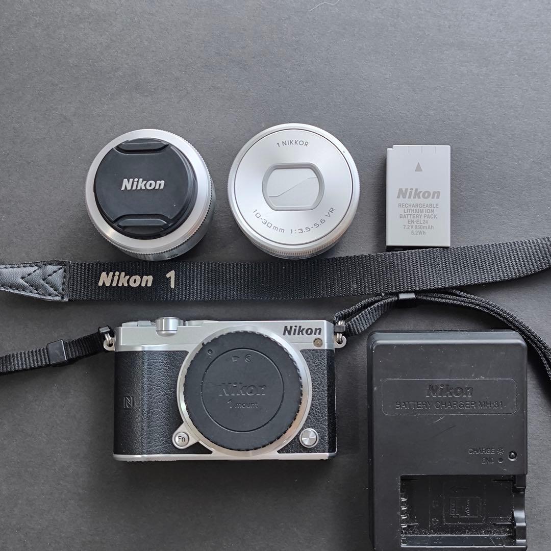Nikon 1 ミラーレスカメラ 本体と付属品