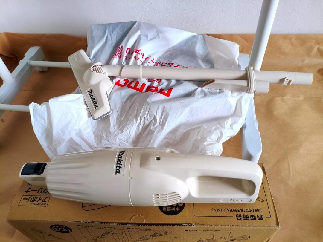 マキタ(Makita) 充電式クリーナ（アイボリー）バッテリ内蔵式 10.8Vk