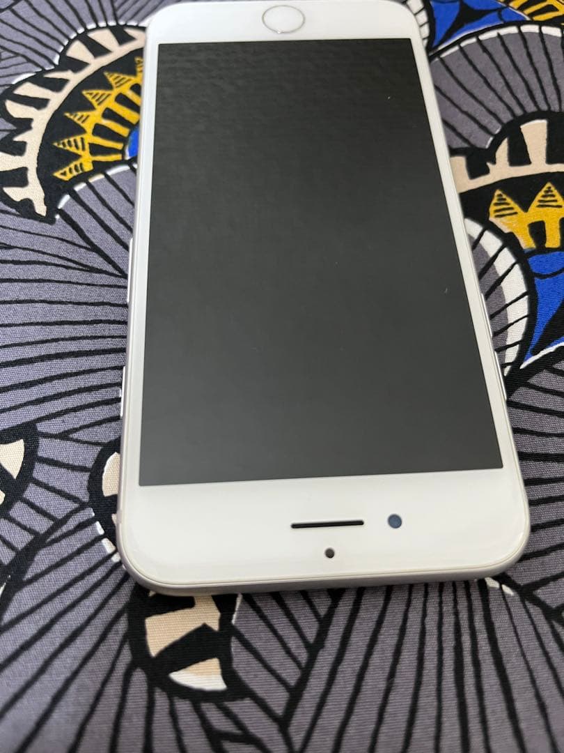 Apple iPhone 8 ホワイト　シルバー