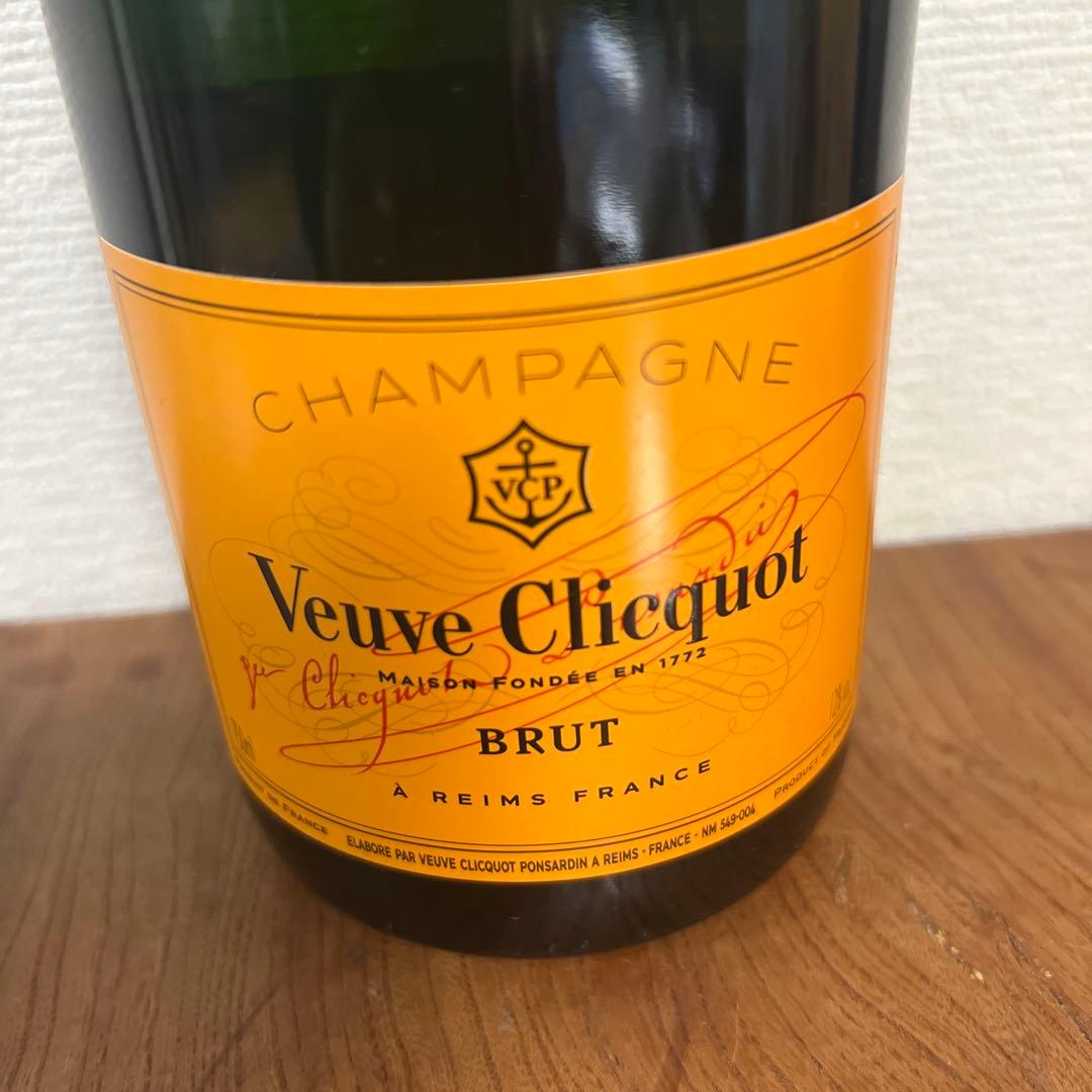ヴーヴ・クリコイエローラベル　シャンパン