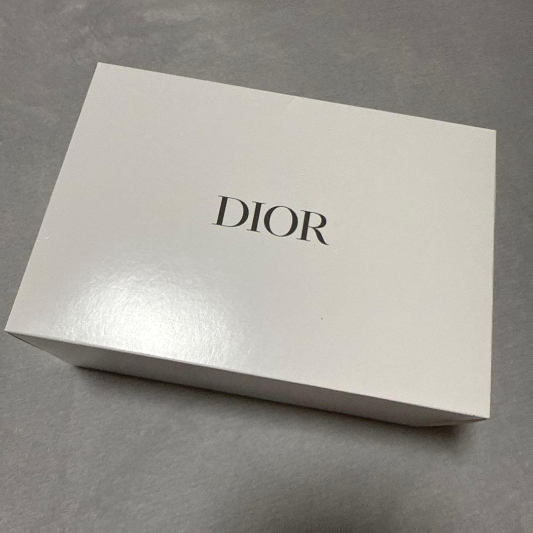 Dior クリスマスホリデーオファー2025