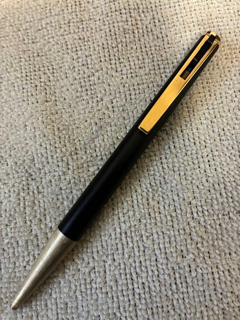 ◾️MONT BLANC モンブラン◾️ハンマートリガー式ボールペン◾️黒／金色◾️