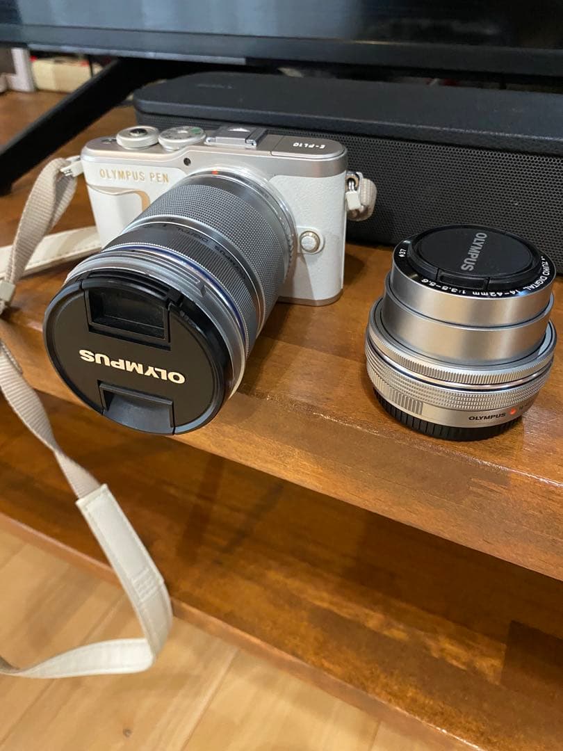 OLYMPUS PEN シルバー ミラーレスカメラ