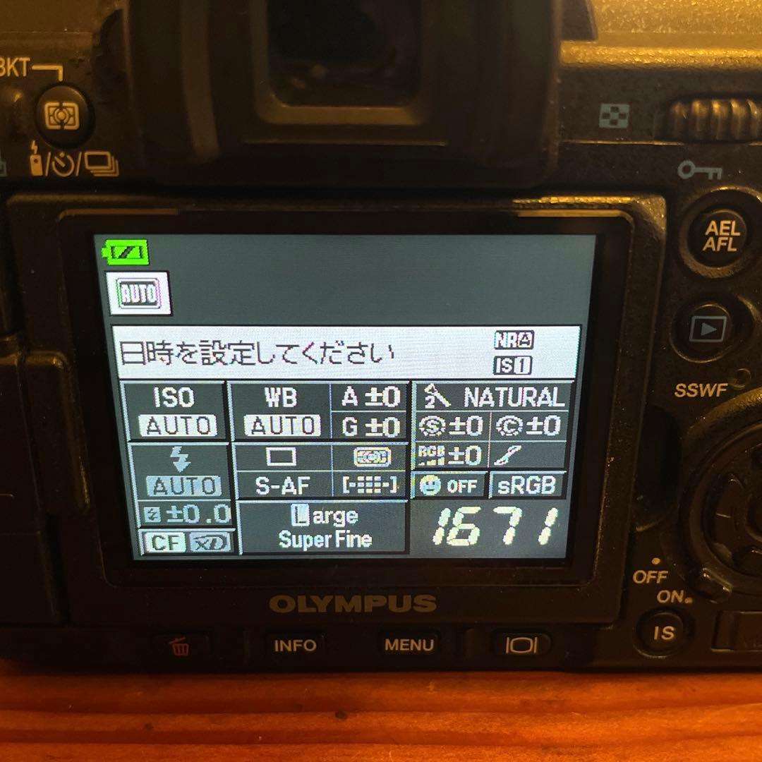 OLYMPUS E-30 デジタル一眼レフ フォーサーズ機　本体+付属品有り