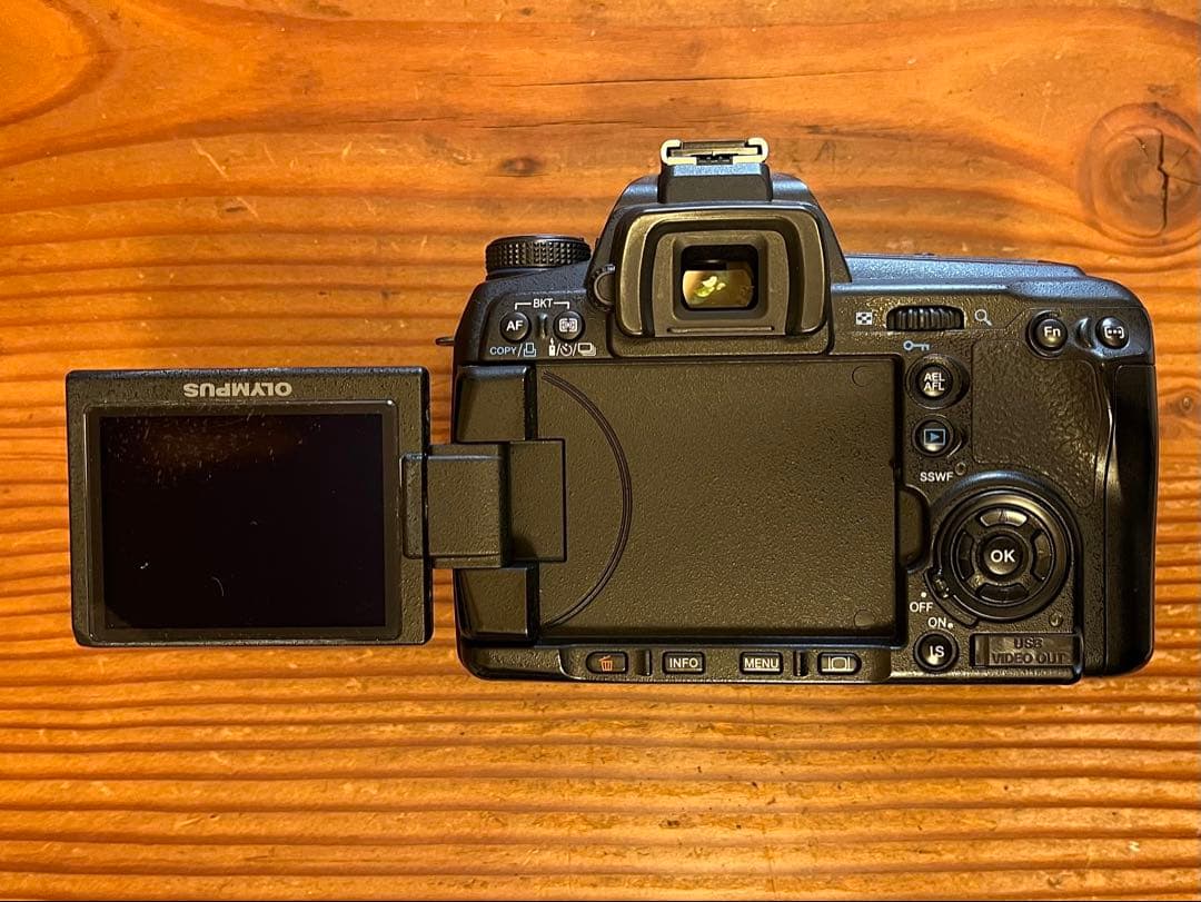 OLYMPUS E-30 デジタル一眼レフ フォーサーズ機　本体+付属品有り