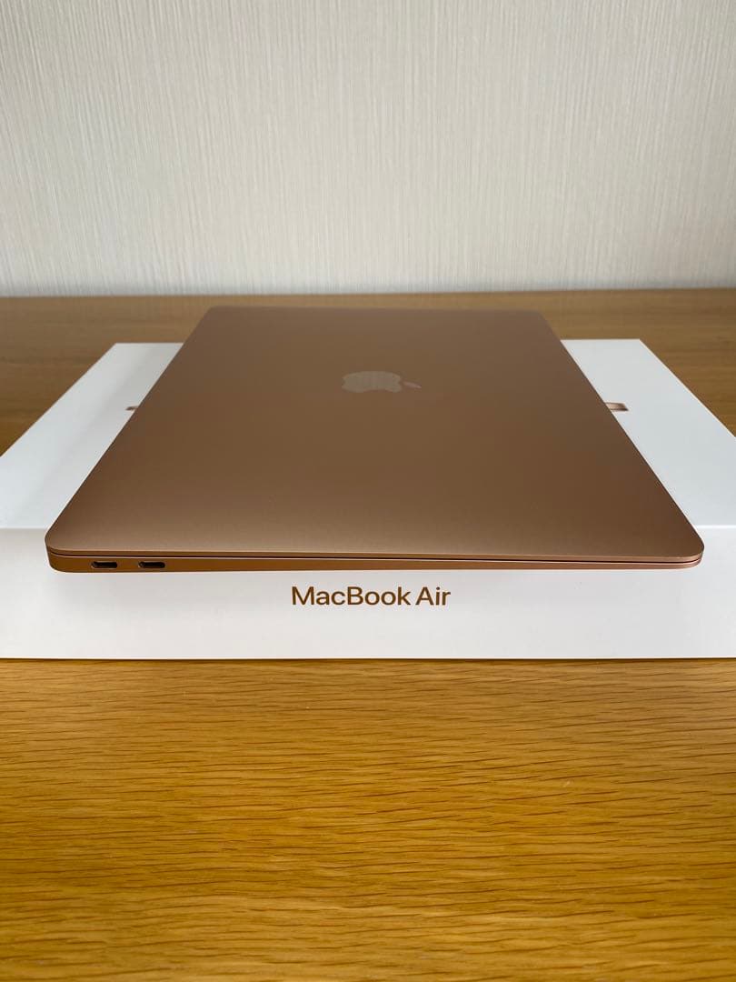 MacBook Air 2020 美品　充電器付き　MacBook本体