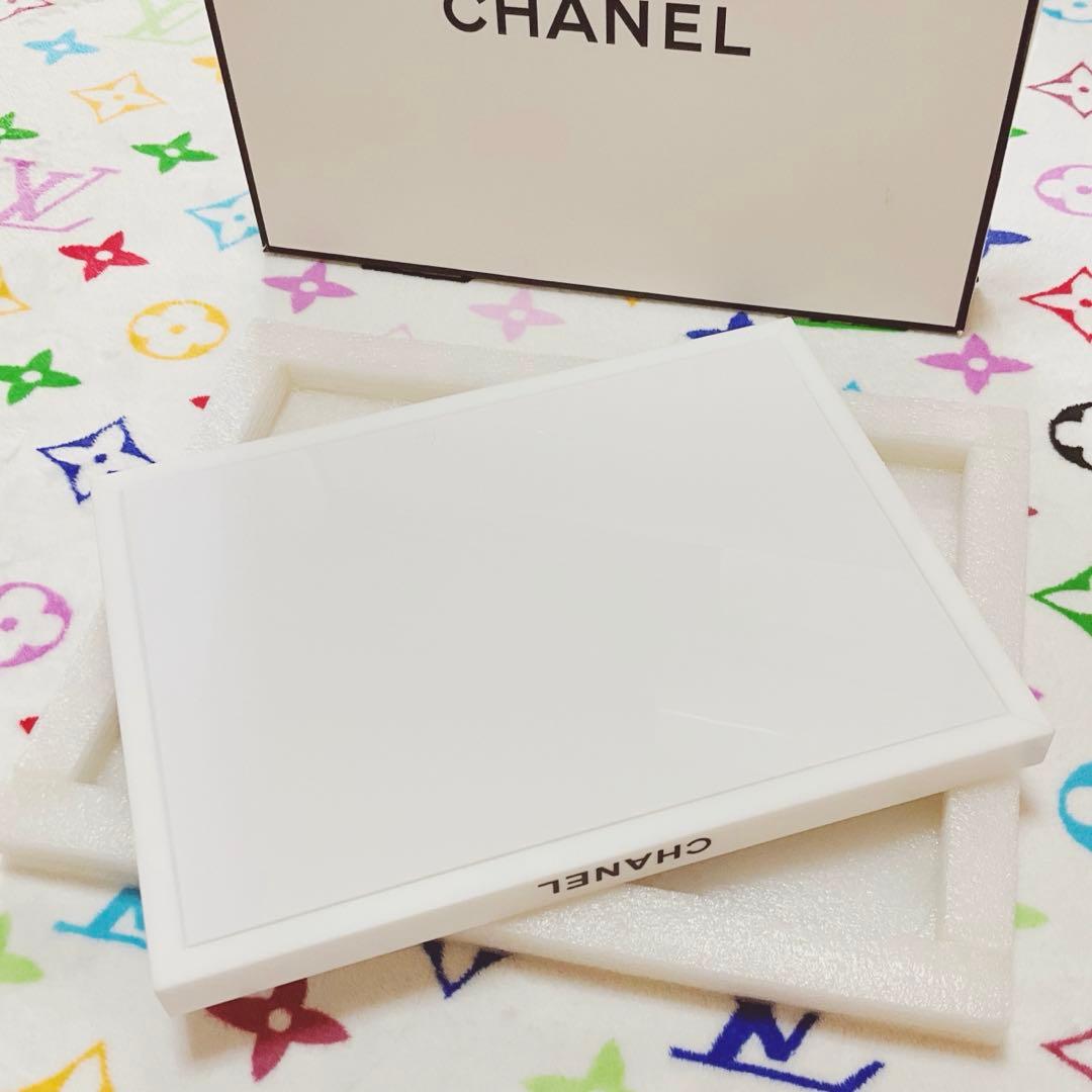 CHANELノベルティ コスメトレイ白アクセサリートレー