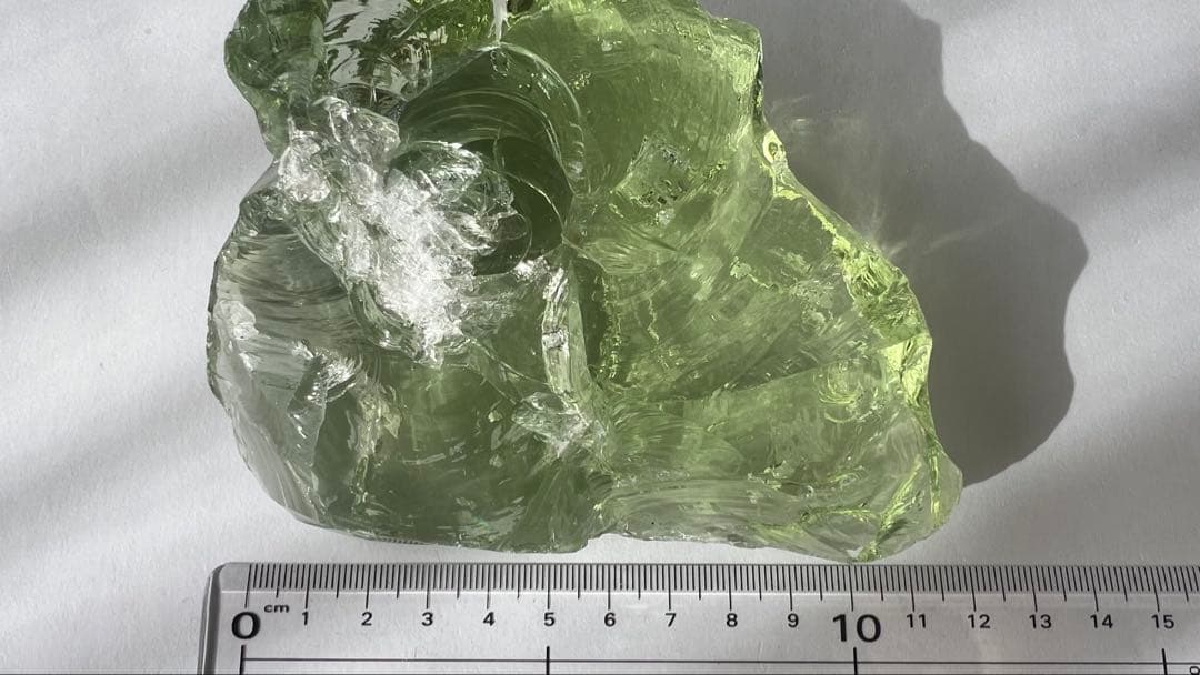 【アンダラクリスタル　オリーブ　623g インドネシアジャワ島産火山性ガラス】