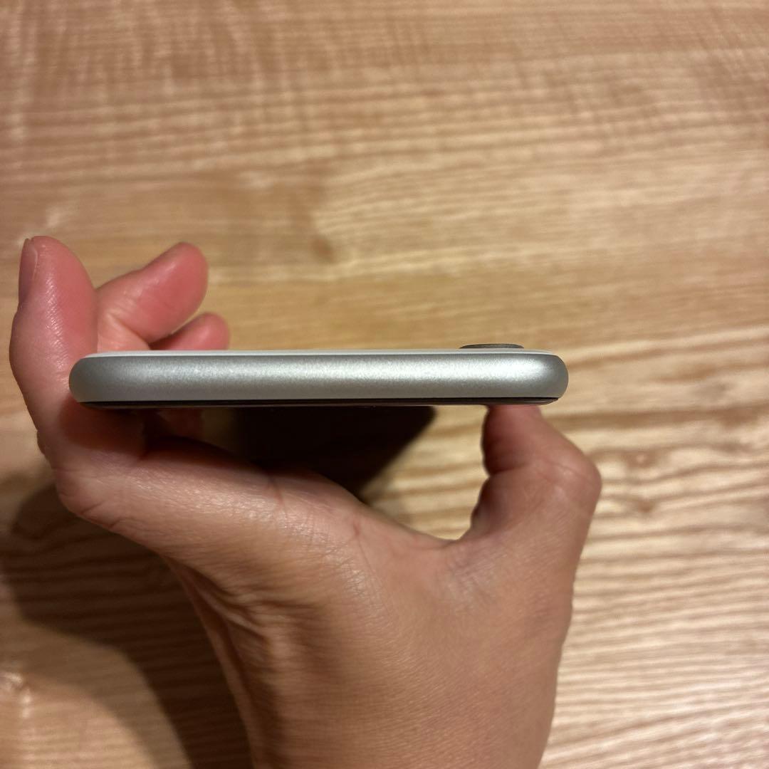Apple iPhone se 第2世代　ホワイト　ジャンク品