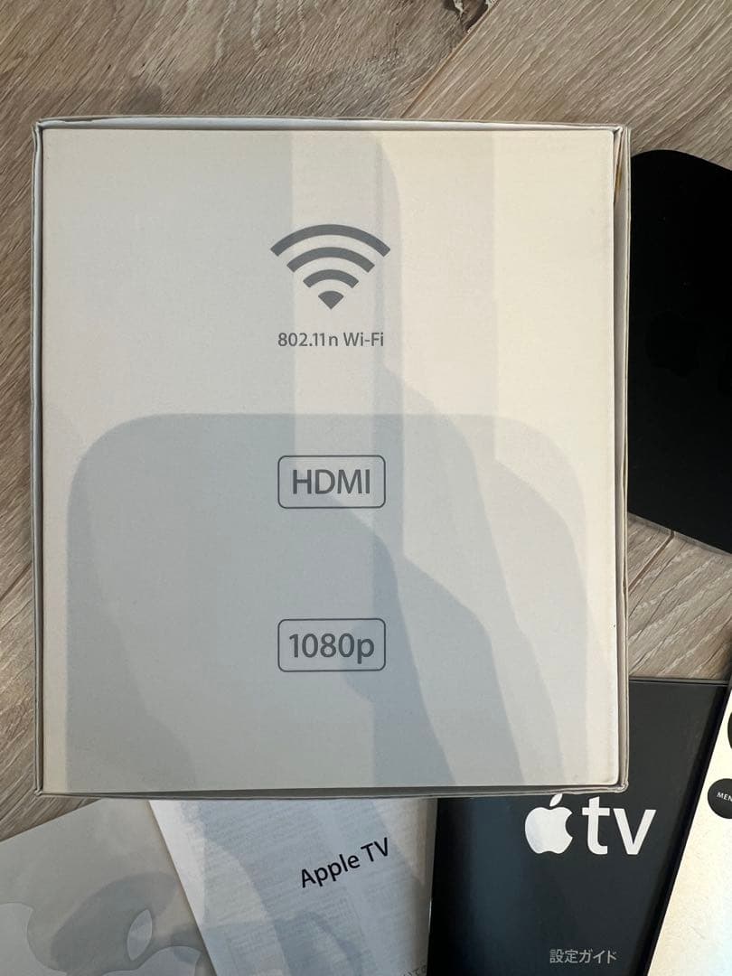 Apple TV 本体 + リモコン + 付属品