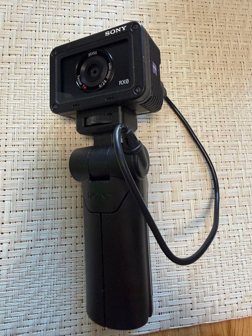Sony サイバーショット DSC-RX0 VCT-SGR1 グリップ付き