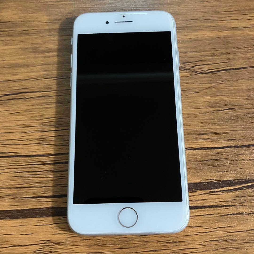 iPhone8 64GB シルバー SIMロックあり