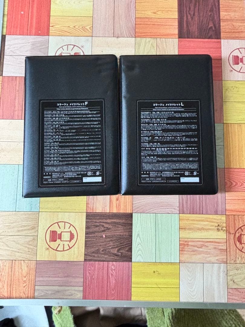 美容学校メイク用具一色