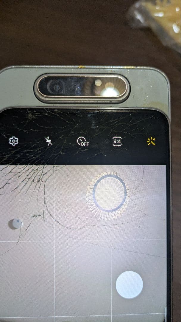 激レアGalaxy A80 ホワイト 画面割れの為ジャンク
