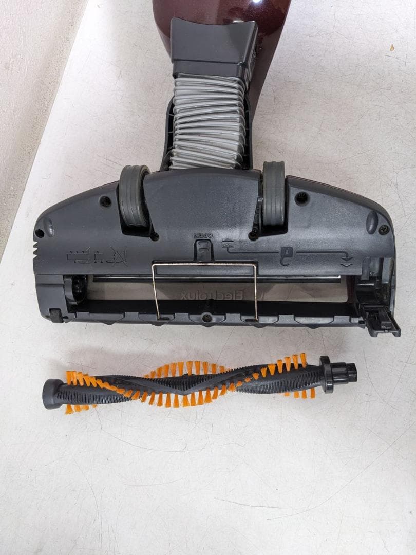 Electrolux スティック掃除機 NV144L15BC
