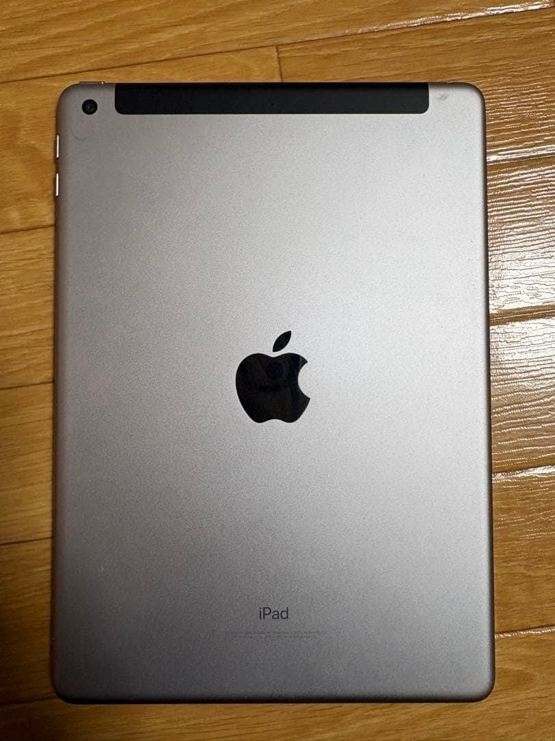 Apple iPad 第5世代　32GB シルバー 本体 充電器付き