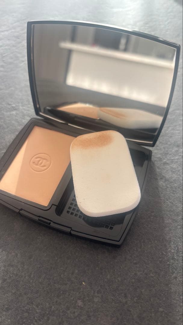 CHANEL ULTRA LE TEINT BR22ファンデーション