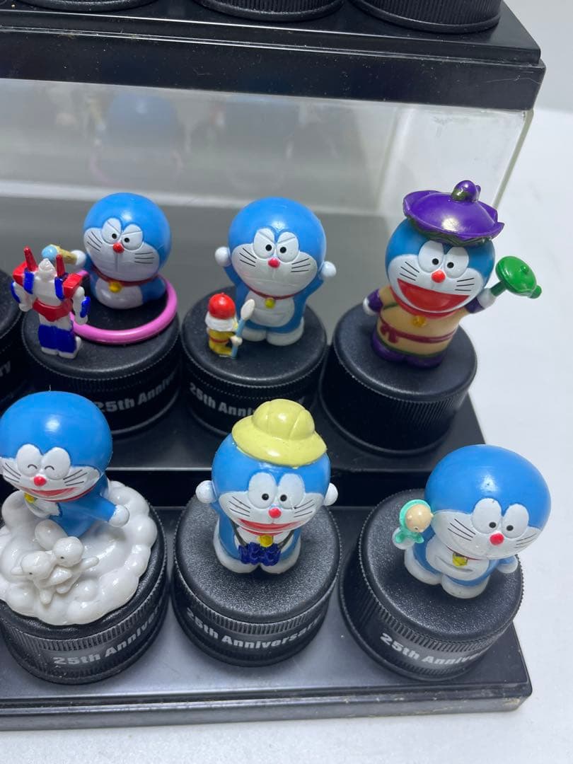 ドラえもん25th Anniversaryボトルキャップフィギュア46種ケース付