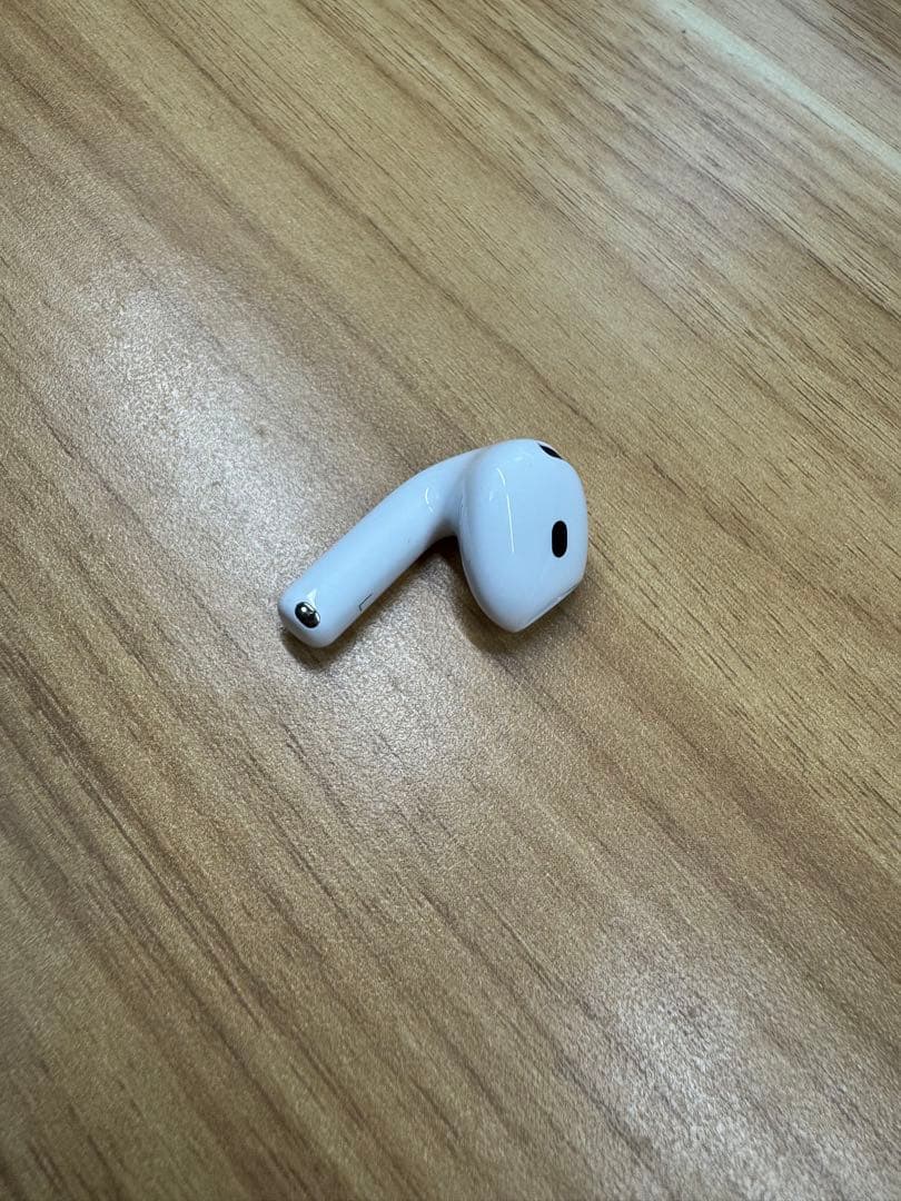 Apple AirPods 第4世代（通常モデル）左耳