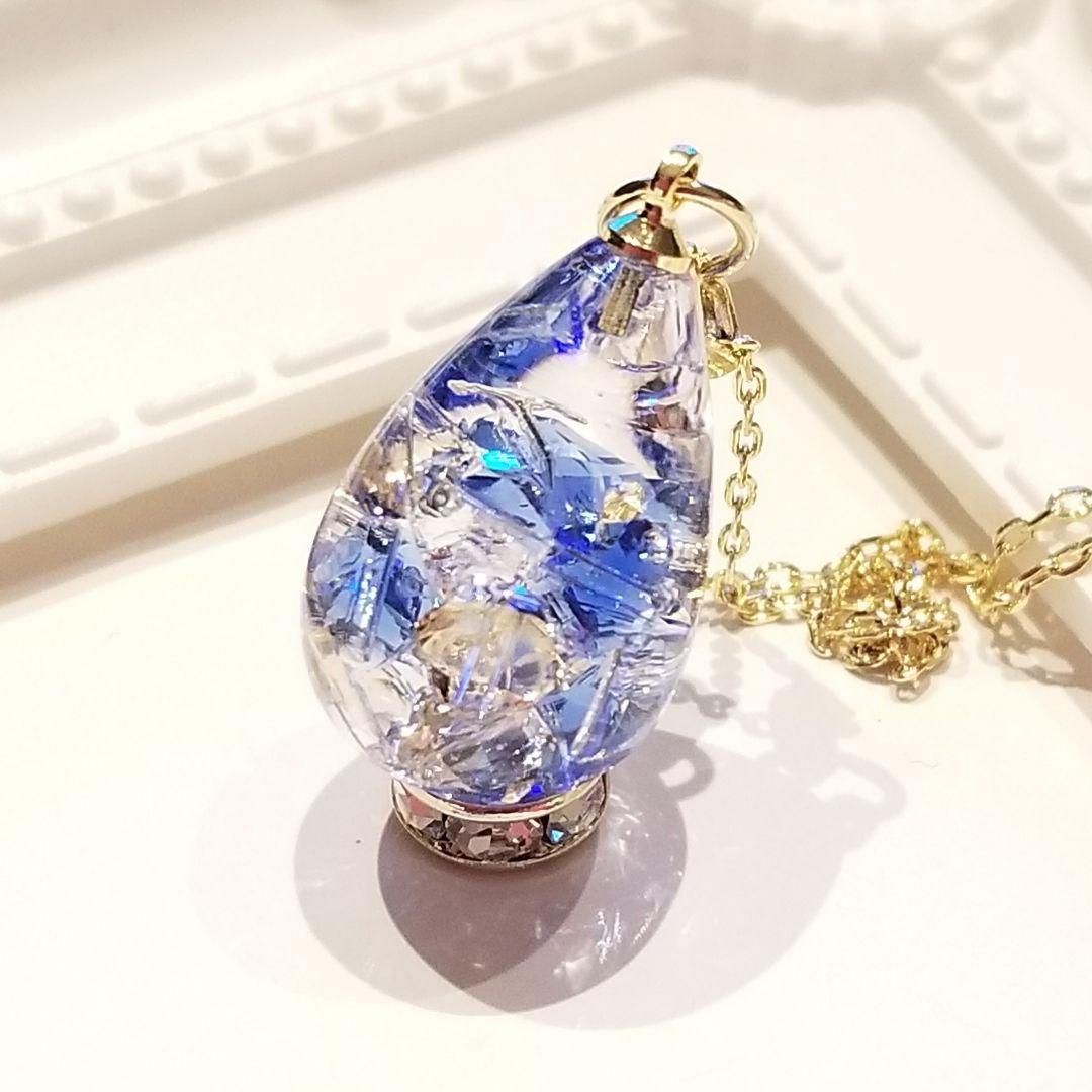 1843.スワロ入り♡ しずく型レジンネックレス♡