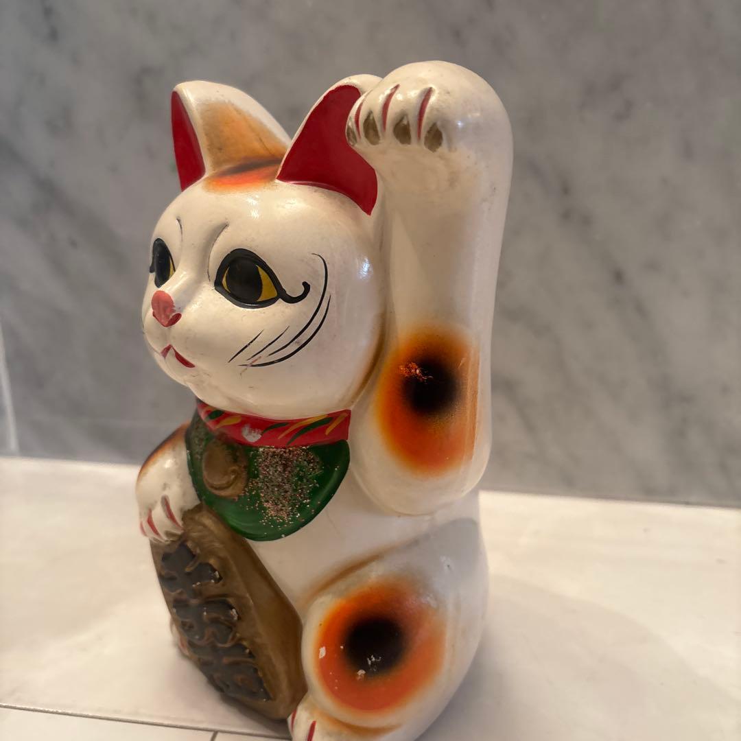 ヴィンテージ1990年代　手描きの瞳が美しく目力が強い、良き人を招く招き猫