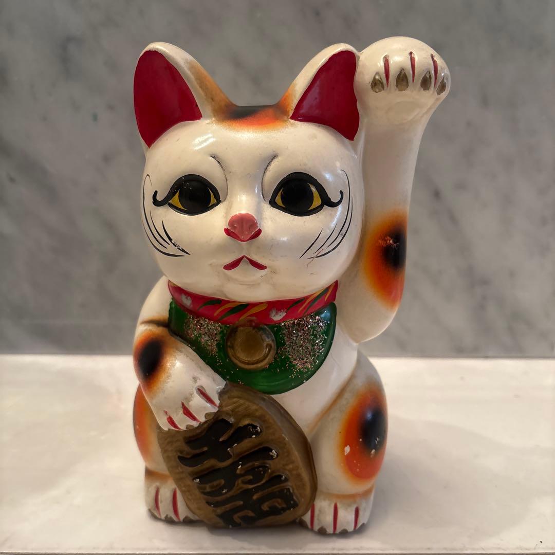ヴィンテージ1990年代　手描きの瞳が美しく目力が強い、良き人を招く招き猫