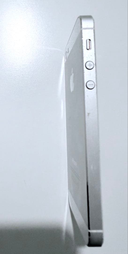 Apple iPhone 5 シルバー × ホワイト 本体