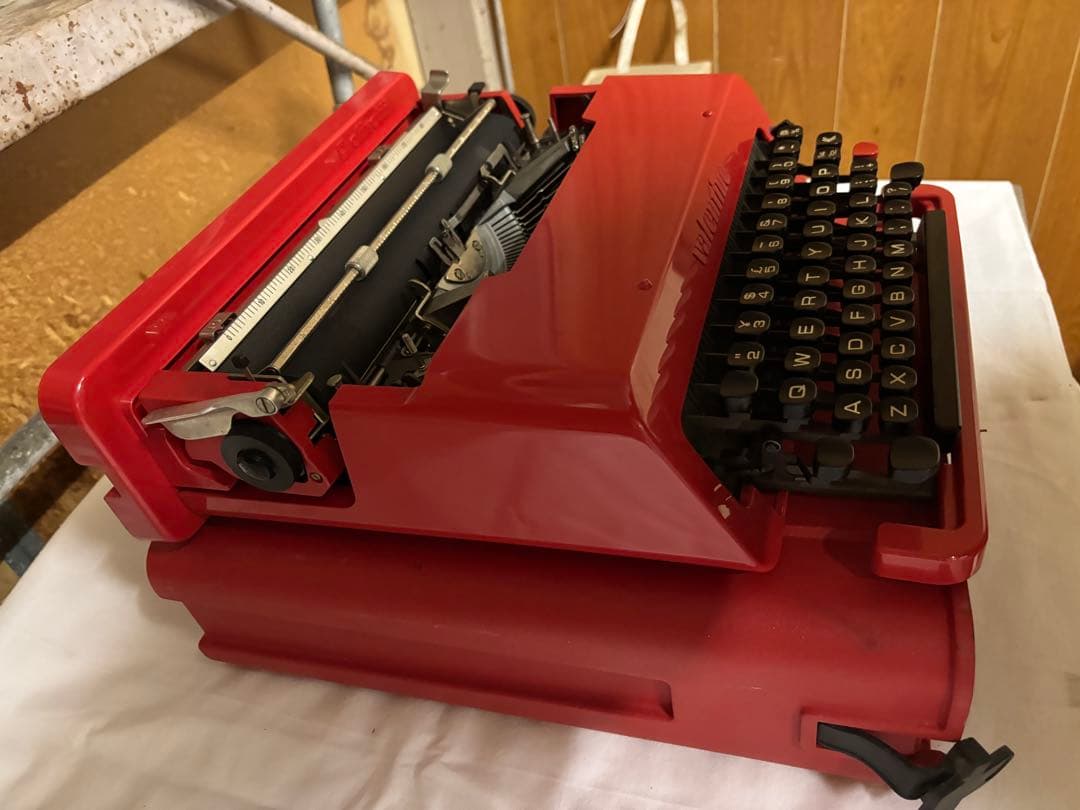 Olivetti Valentine オリベッティ バレンタイン タイプライター