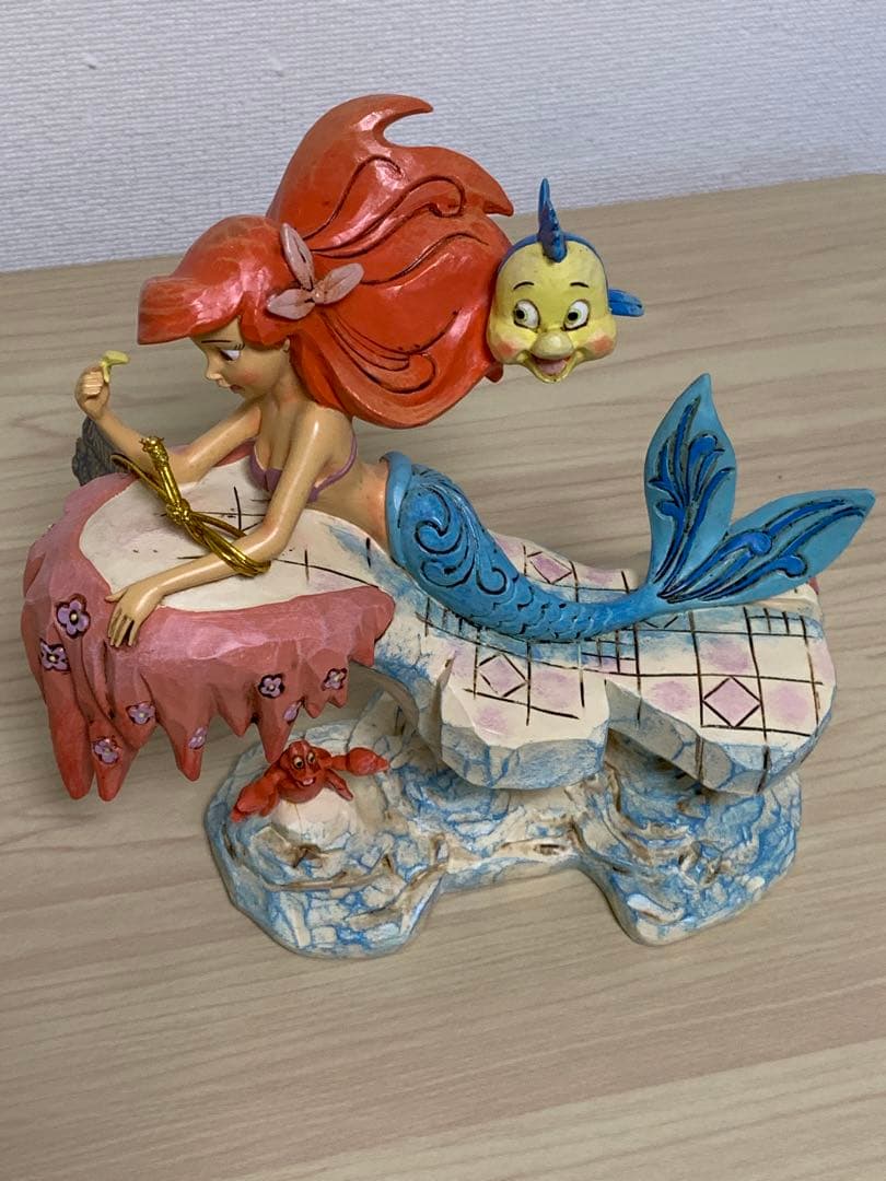 エネスコDreaming Under the Seaアリエルとフランダーの彫刻