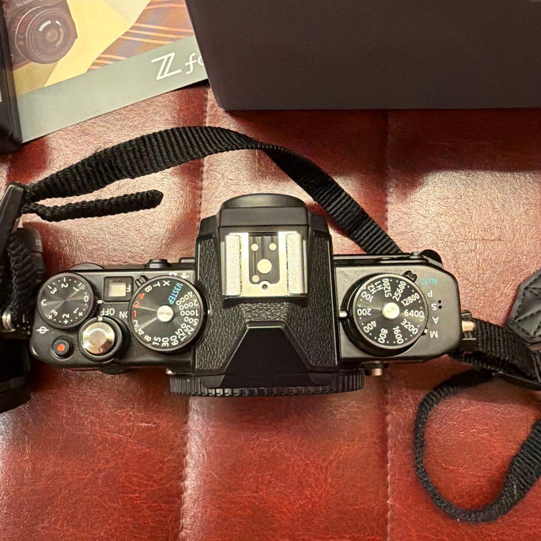 Nikon Z fc ミラーレス一眼 本体とレンズ付属