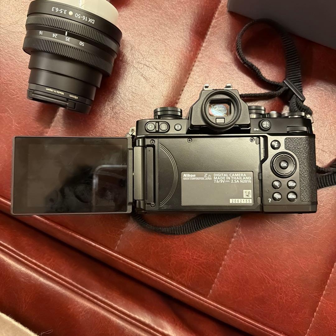 Nikon Z fc ミラーレス一眼 本体とレンズ付属