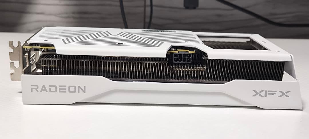 グラフィックボード・グラボ・ビデオカード XFX Swift RX9060XT OC 8GB White