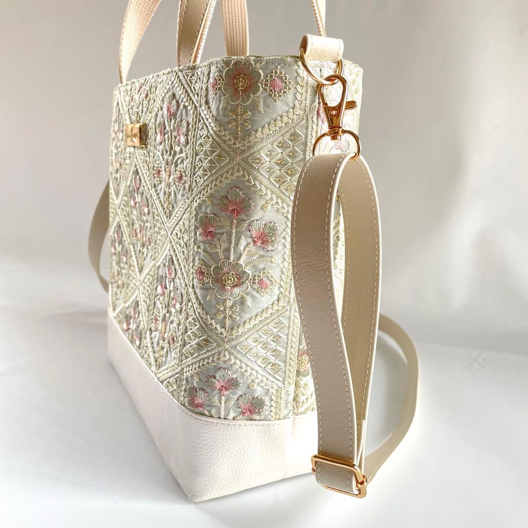 インド刺繍ダイヤブーケ柄パステルオリーブと合皮　Mサイズ2wayトートバッグ