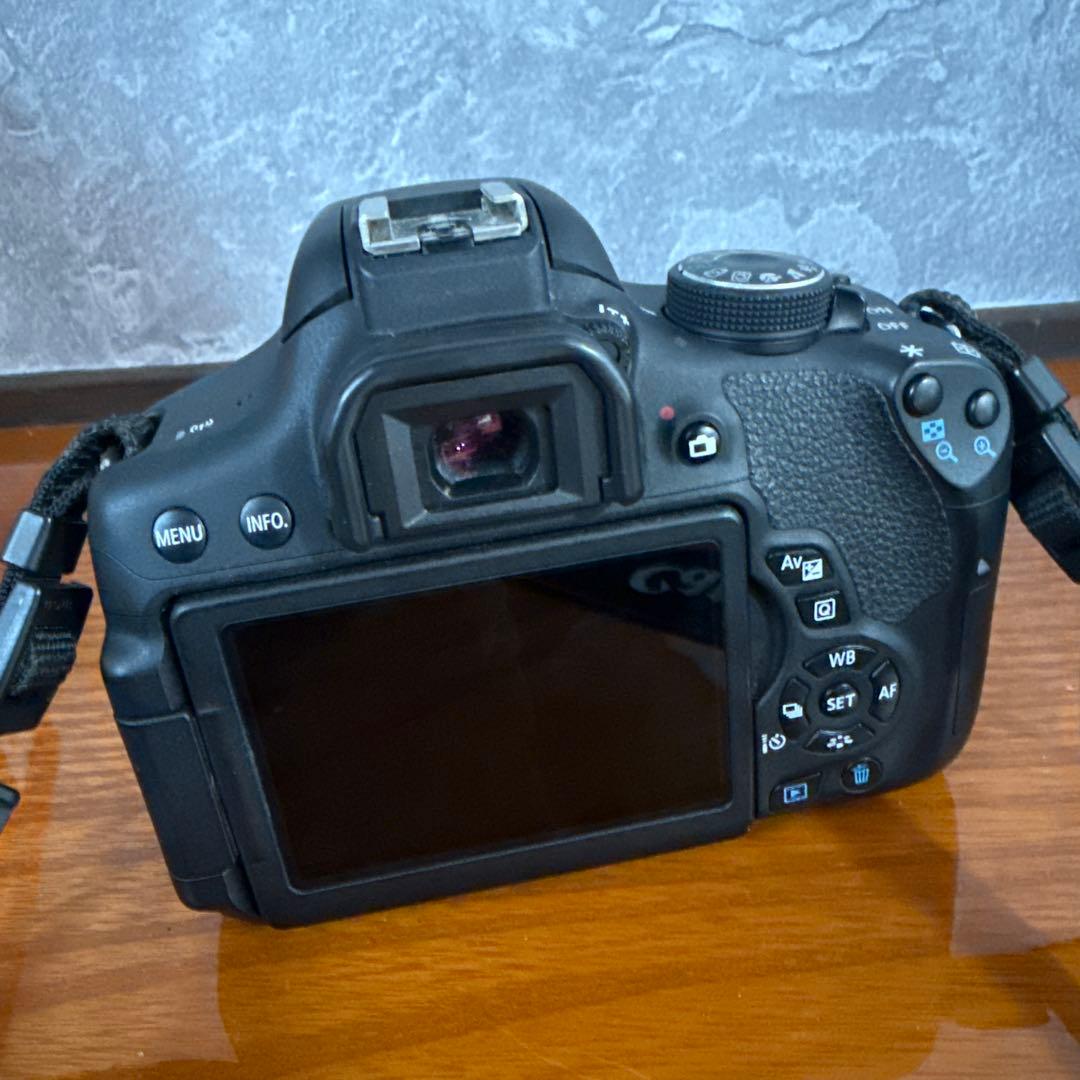 Canon EOS Kiss X8i デジタル一眼レフ