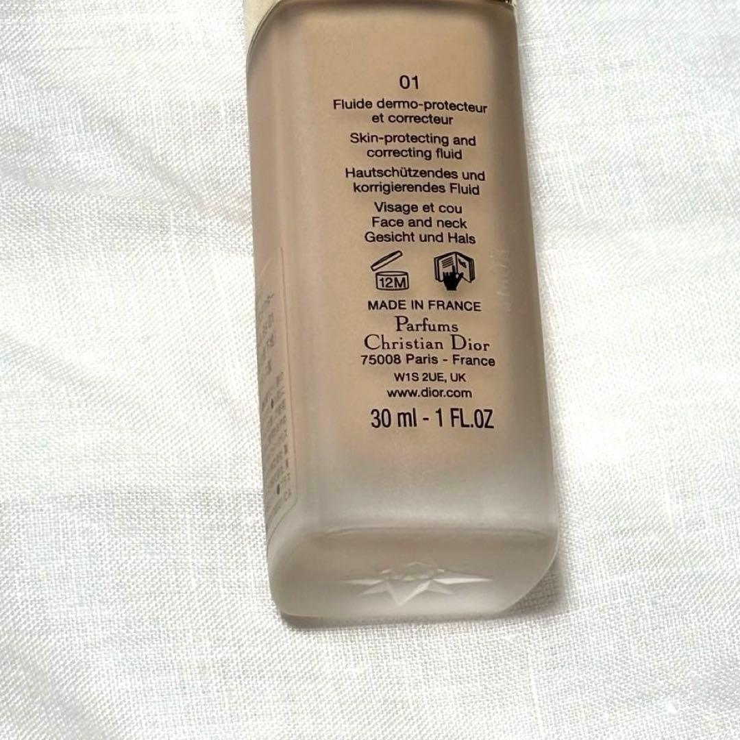 【Dior】プレステージ ホワイト ル プロテクター UV ミネラル BB 01