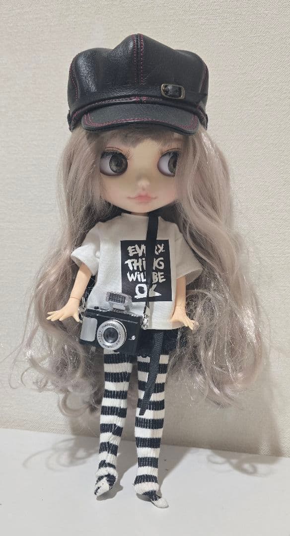 Icy doll アイシードール シルバー髪の人形 ストライプ靴下付き