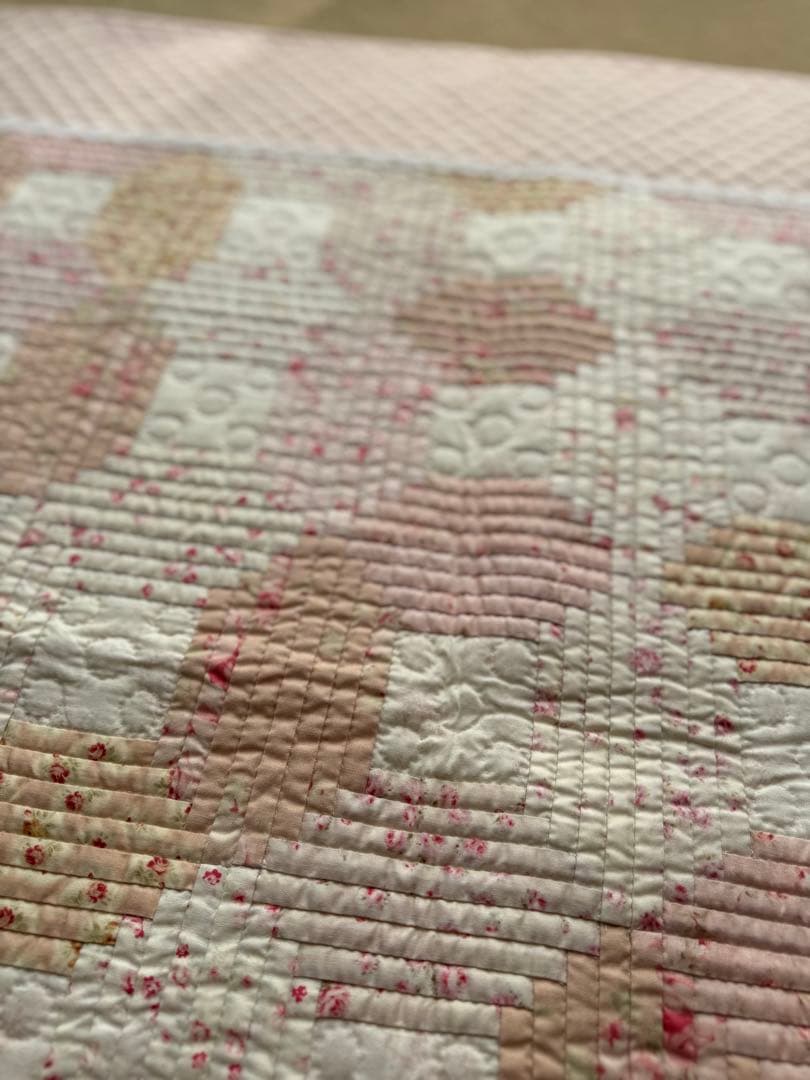 ハンドメイド パッチワークキルト ログキャビン 薄ピンク 大判 タペストリー