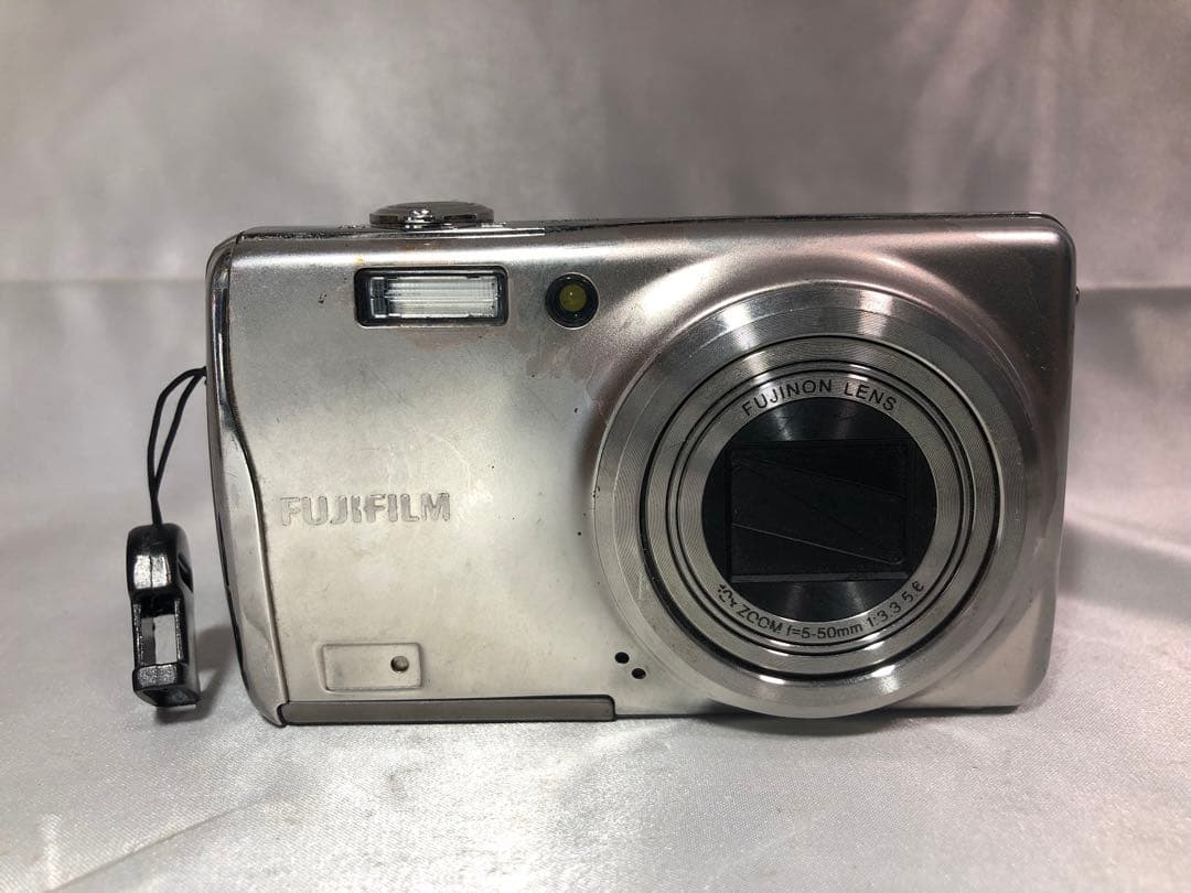 FUJIFILM FinePix F80EXR シルバー　コンパクトデジタカメラ