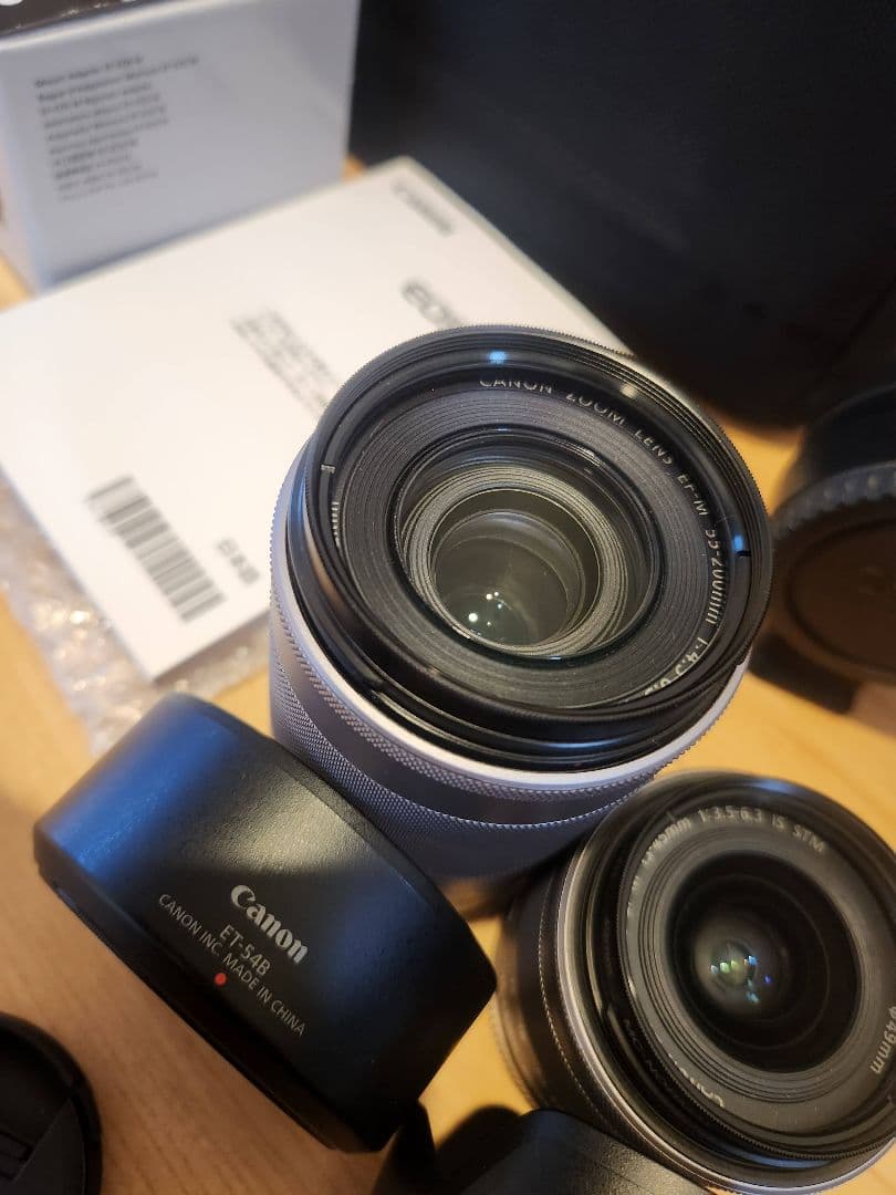 Canon EOS Kiss M レンズキット ホワイト EFアダプター付き