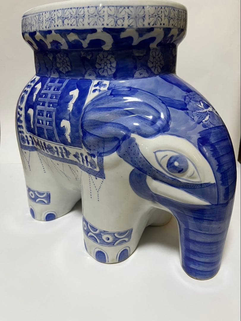 青と白の象デザイン陶器スツール