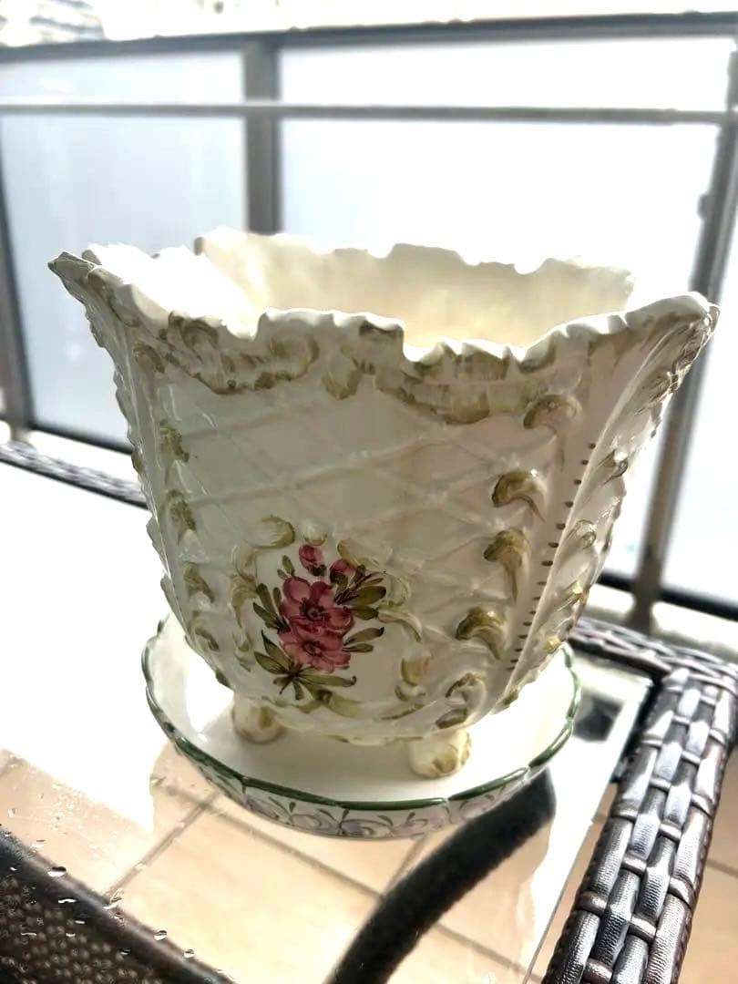 イタリア・フラワーモチーフ陶器花瓶