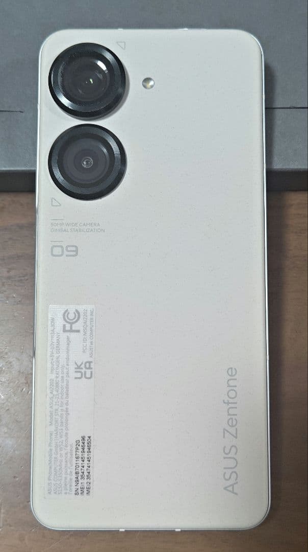 ASUS／Zenfone 9【8GB／128GB】ムーンライトホワイト